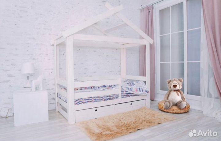 Кровать Домик из массива