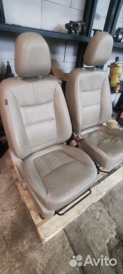 Кожаные передние сиденья Киа Соренто хм фл 2013