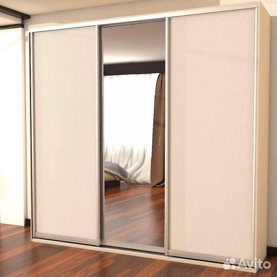 Шкафы-купе фабричные с зеркалом