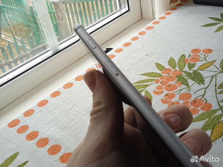iPhone 6S, 64 ГБ
