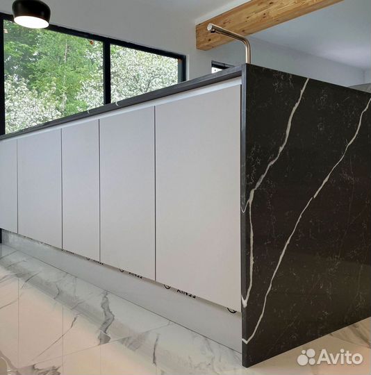 Кухонный гарнитур с островом на заказ