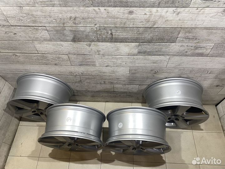 Комплект оригинальных литых дисков VW Touareg