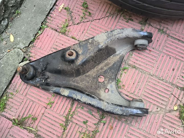 Рычаги правый на renault sandero 2