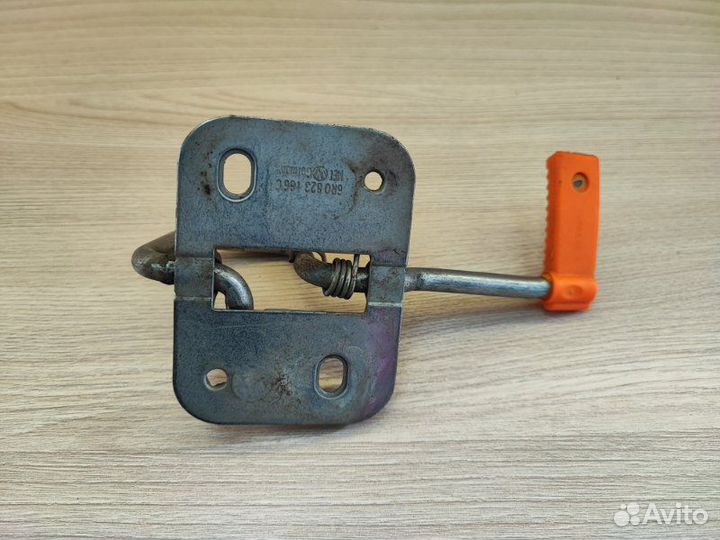 Замок капота Volkswagen Polo