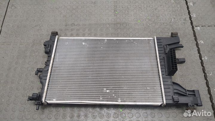 Радиатор охлаждения двигателя Opel Zafira C 2011