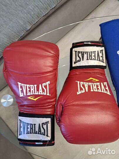 Боксерские перчатки