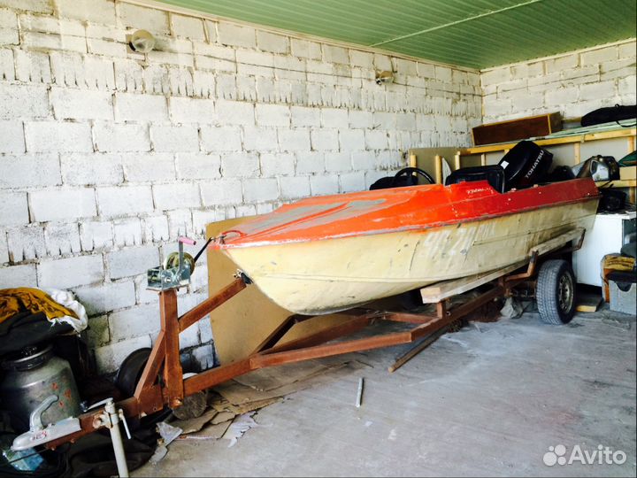 Продам моторную лодку
