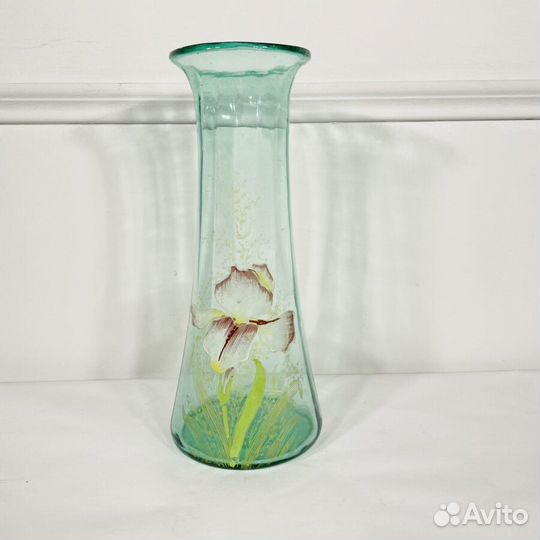 Пара ваз антикварных с ирисами XX века