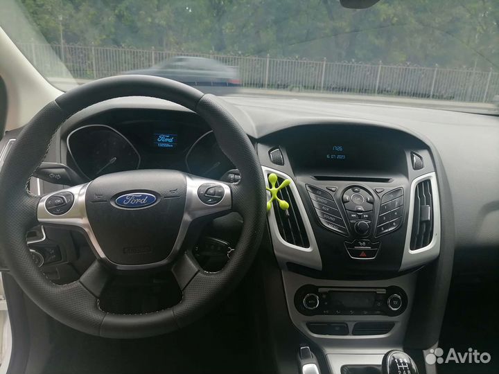 Ford Focus 1.6 МТ, 2012, битый, 132 730 км