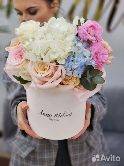 Короб с живыми цветами