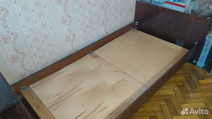 Кровать