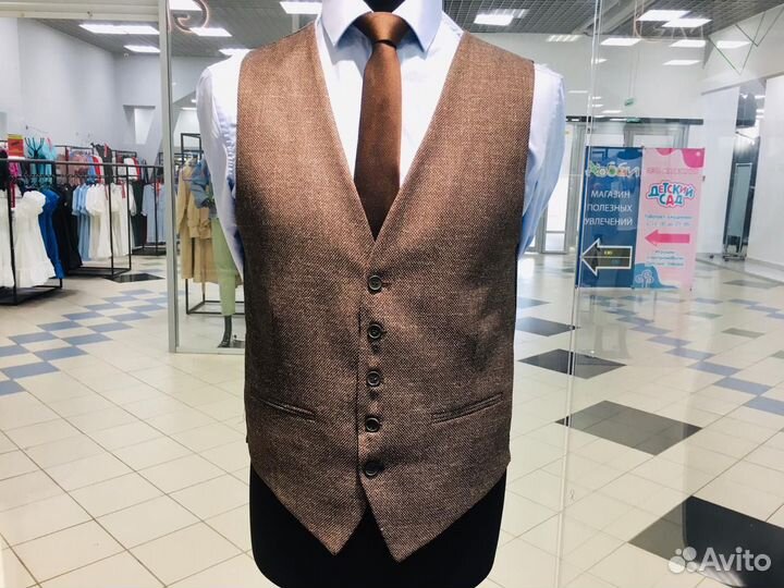 Мужской костюм из шерсти