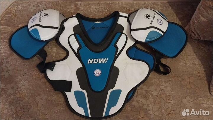 Хоккейная экипировка. Нагрудник и шорты