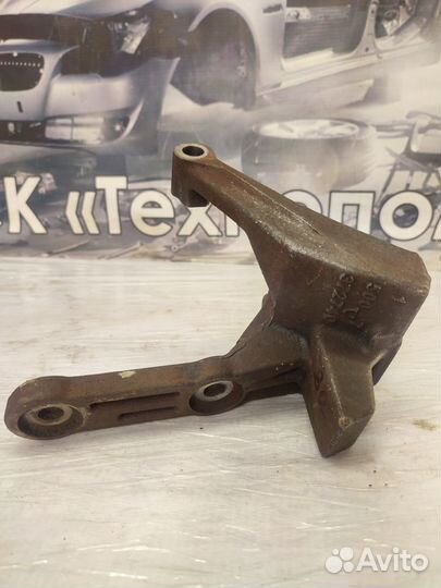 Кронштейн опоры двигателя Peugeot 307