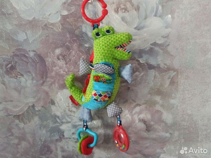 Развивающие игрушки и вещи для малышей