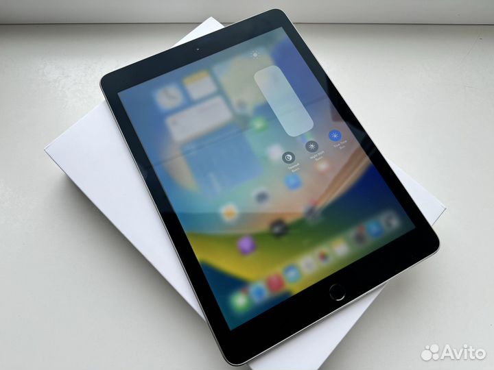 Apple iPad Pro 9.7 2016 128 Гб Wi-Fi Серый