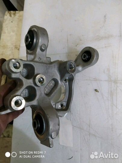 Кулак зад левый Jeep Cherokee kl