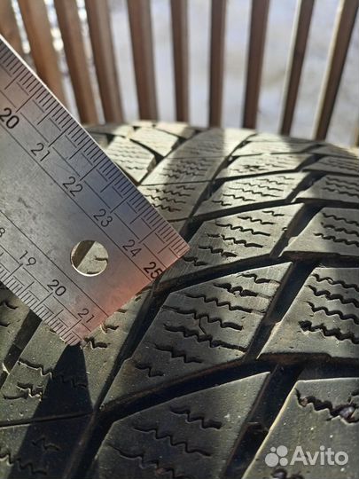 Triangle PL01 235/40 R18