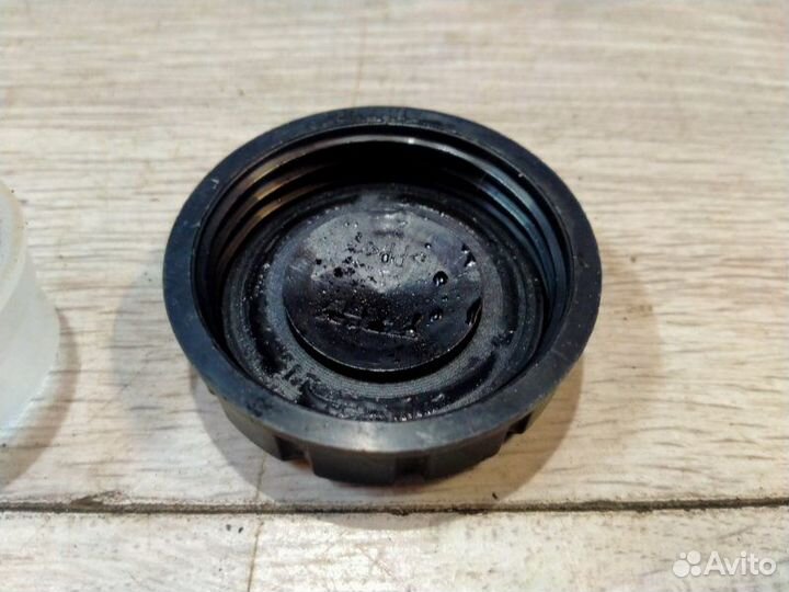 Крышка бачка тормозной жидкости Mercedes-Benz