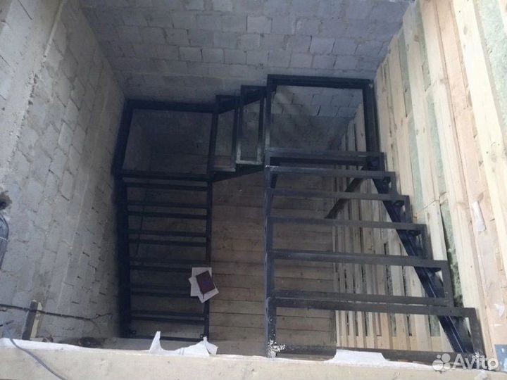 Лестница на металлокаркасе. Изготовление