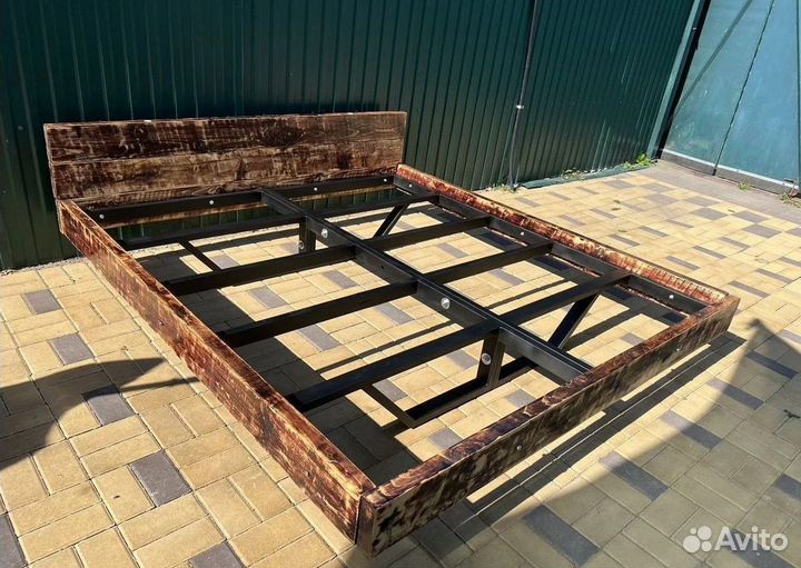 Двуспальная кровать лофт стиль