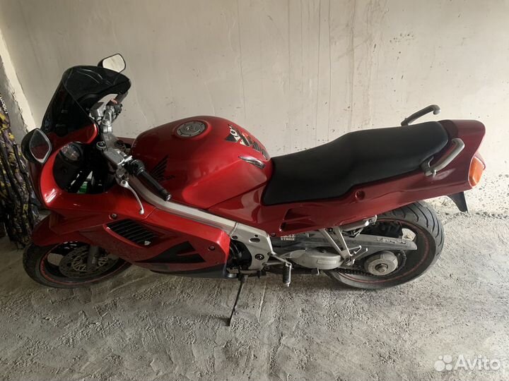 Honda vfr 750