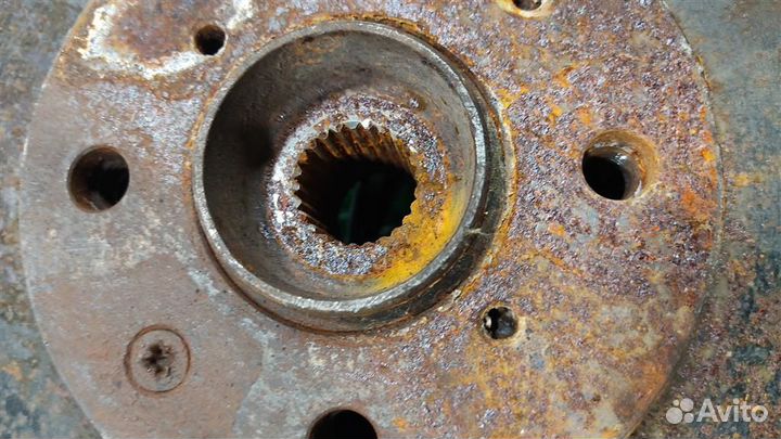 Кулак передний правый Suzuki Swift 2008