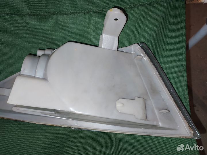 Левый поворотник toyota carina новый