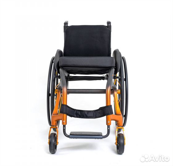 Лёгкая инвалидная коляска из карбона iCross active