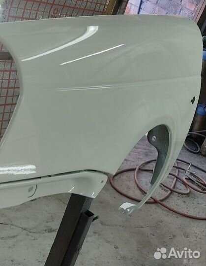 Крыло на priora передние левое