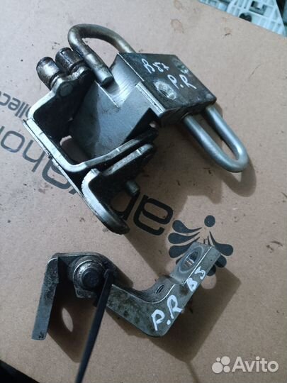 Петли передней правой двери Volkswagen Passat B5+