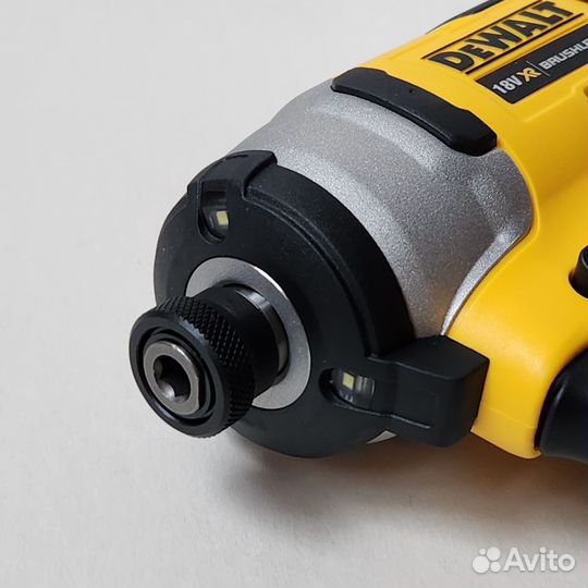 Винтоверт Dewalt DCF809