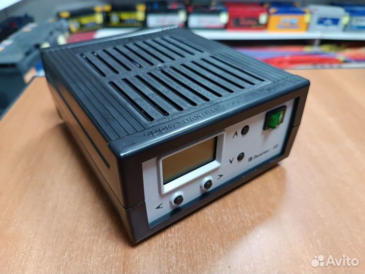 Зарядка для автомобильного аккумулятора Вымпел 55