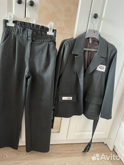 Школьная форма на девочку. Брючный костюм