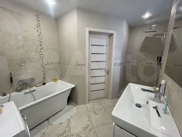 2-к. квартира, 70 м², 13/16 эт.