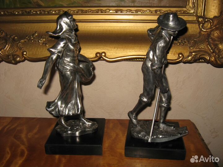 Антиквариат парные скульптуры крестьянка