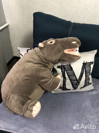 Большая мягкая игрушка бегемот
