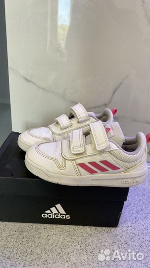 Кроссовки adidas белые 26