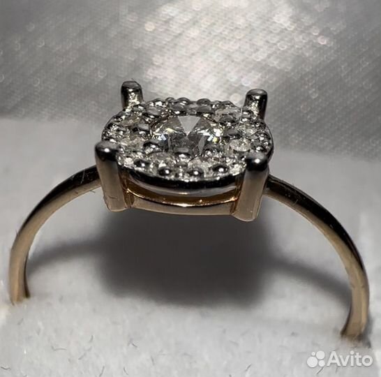 Кольцо золотое с бриллиантами новое 17.5см