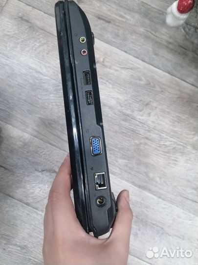 Ноутбук emachines E725