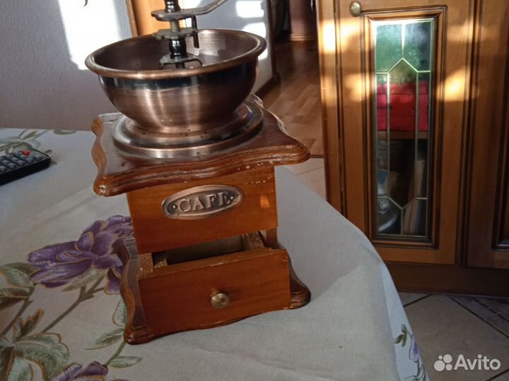 Кофемолка жерновая ручная