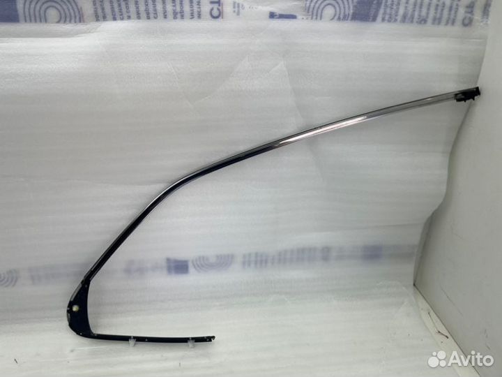 Молдинг на дверь задний левый Toyota Camry V70/V75