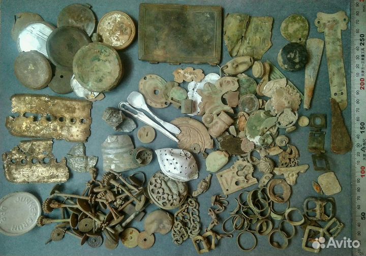 Старинные часы, украшения. Быт Восточной Пруссии