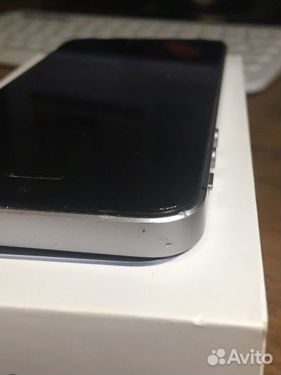 iPhone SE, 32 ГБ