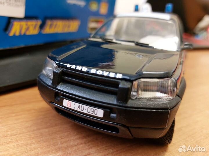 Коллекционная модель Freelander Carabinieri 1:24