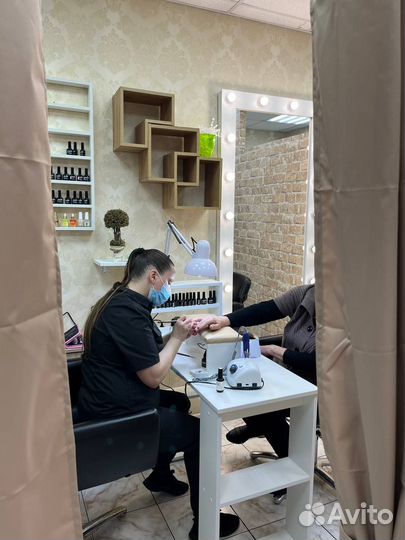 Модель на маникюр 500