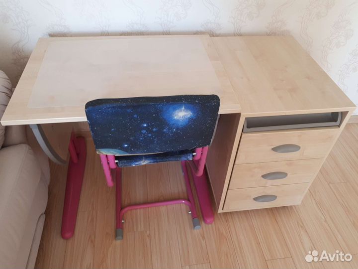 Школьная парта и стул