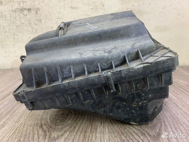 Корпус воздушного фильтра Opel Zafira B Z16XE1