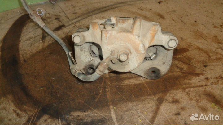 Суппорт передний левый Hyundai Sonata 4 (EF)