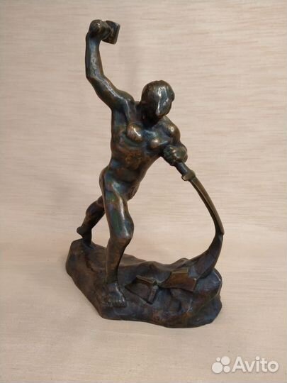 Статуэтка Перекуём мечи на орала, бронза